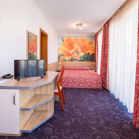 Семеен Хотел Опера ブルガス 部屋 写真